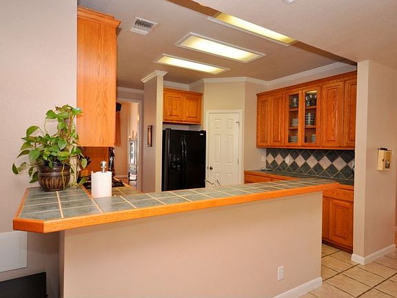 3rd image of 305 Elmwood Dr