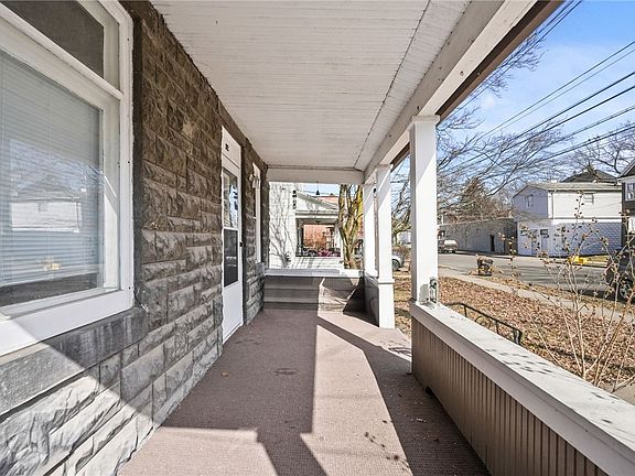 4th image of 32 Mill St