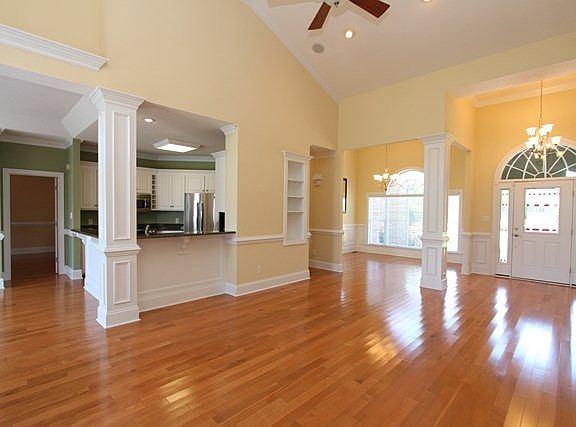 2nd image of 1100 Sunset Dr