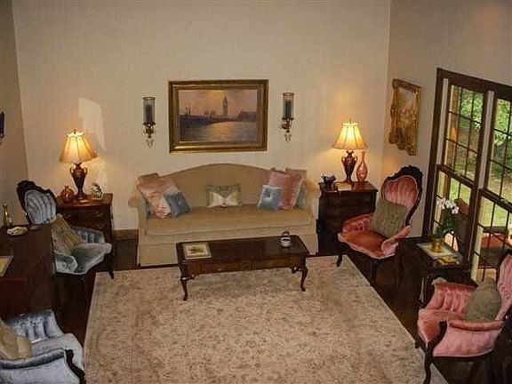 3rd image of 406 Laurel Breeze Dr