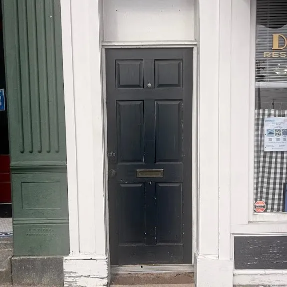250 N Sycamore St — Photo 6