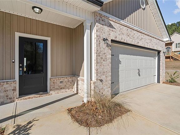 2nd image of 140 Creek Crossing Ln