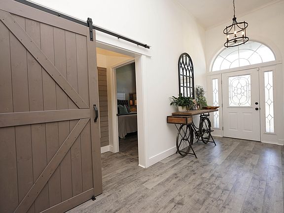 5th image of 83 Azure Pl