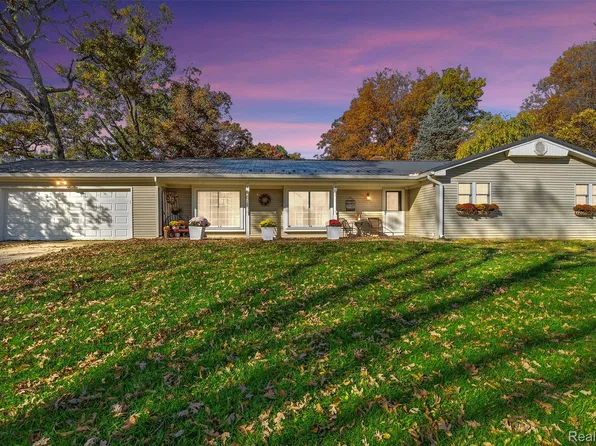 5718 Baldwin Rd, Oxford, MI 48371