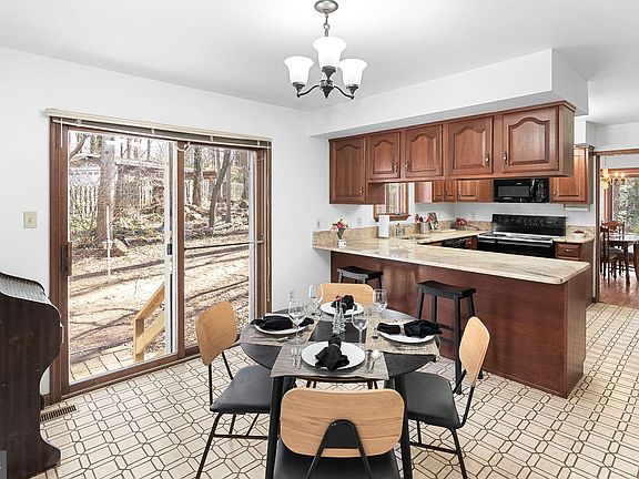 4th image of 7540 Royce Ct