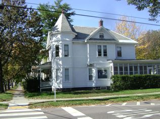 90 Loomis St, Burlington, VT 05401