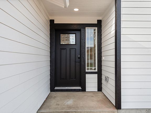 3rd image of 221 Christopher Way