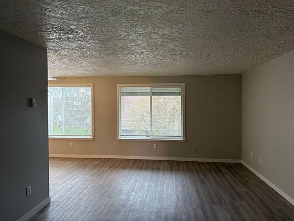 3rd image of 117 NE Clark Ave #30
