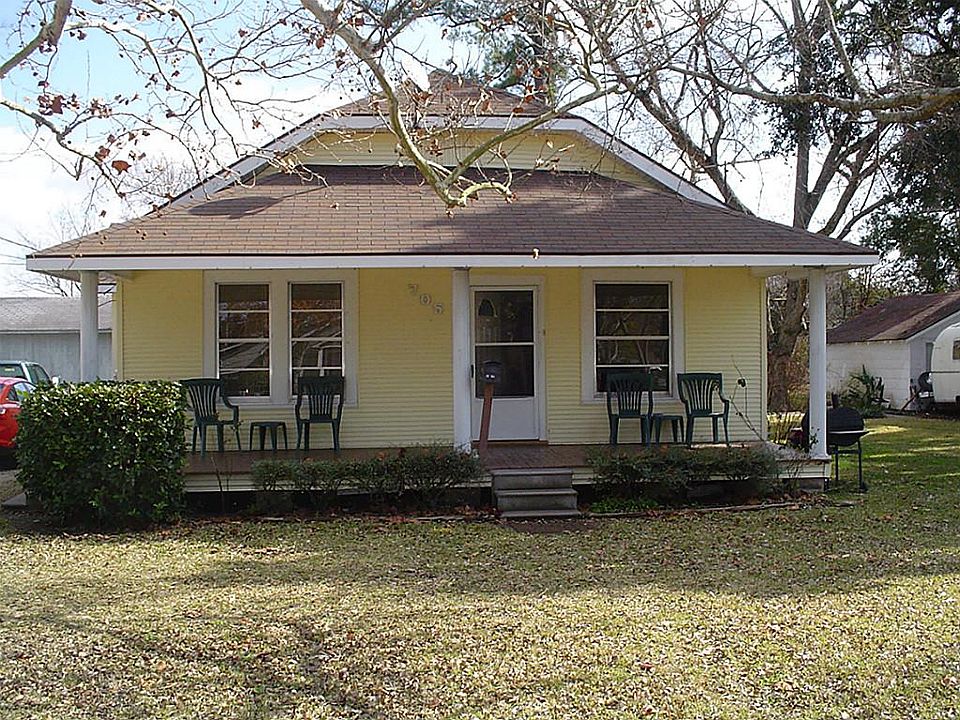 705 OAK AVENUE, IN HIGHLANDS...ALMOST HALF ACRE LOT