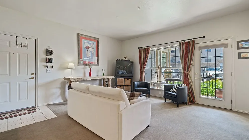 1 bed, 802 sqft, $2,000 — Photo 2