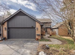 1888 Pine Ridge Ln, Bloomfield Hills, MI 48302