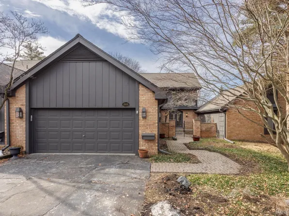 1888 Pine Ridge Ln, Bloomfield Hills, MI 48302