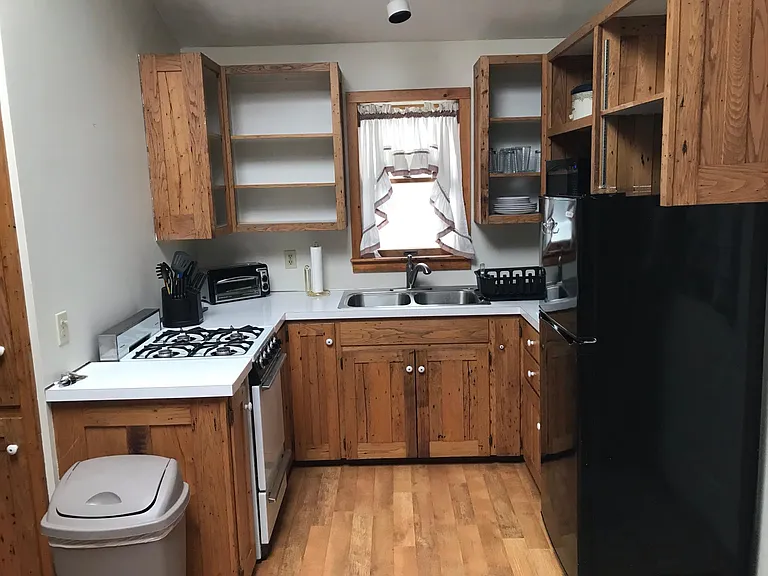 2111 Main St #B — Photo 2
