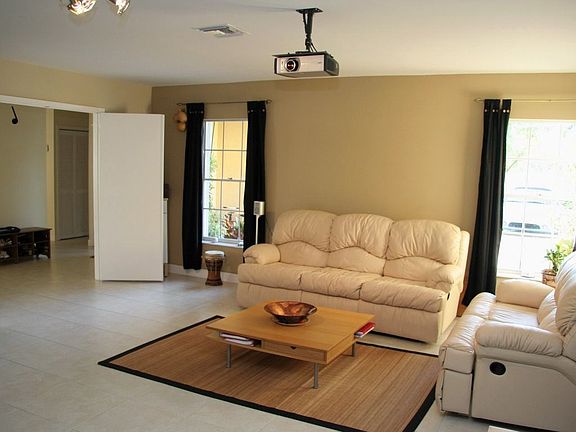 4th image of 10325 NW 43rd Ter
