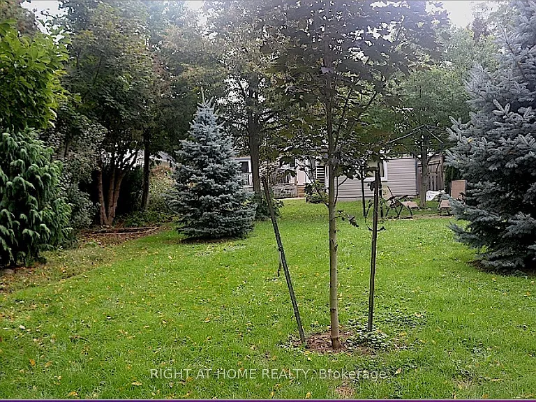 529 Simcoe St — Photo 24
