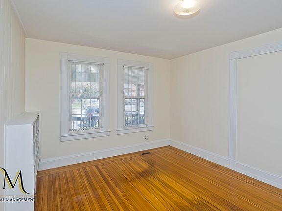 4th image of 208-210 Fort Pleasant Ave