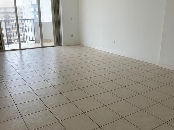4th image of 2780 NE 183rd St APT 1910
