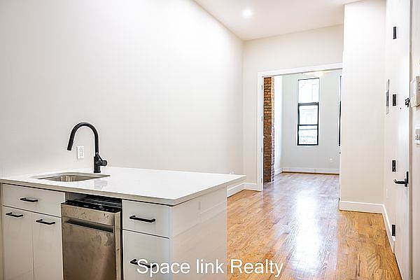 1st image of 240 Montrose Ave APT 1L