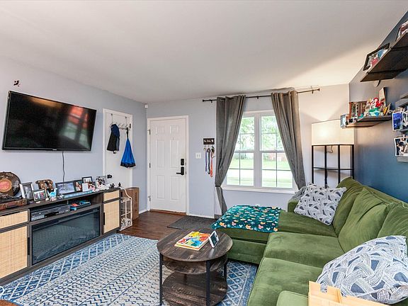 3rd image of 701 Maple Ln