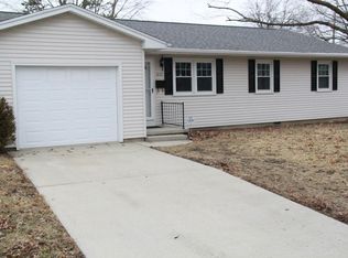 632 Sunrise Dr, Sullivan, IL 61951