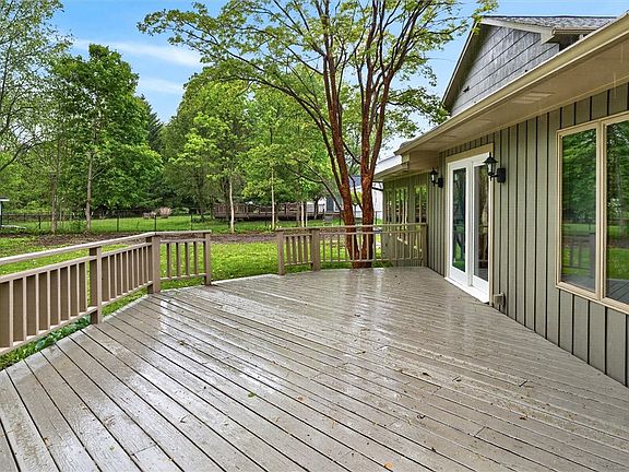 4th image of 805 Coventry Dr