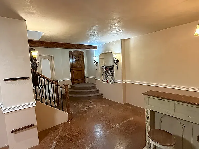 725 Laine St — Photo 11