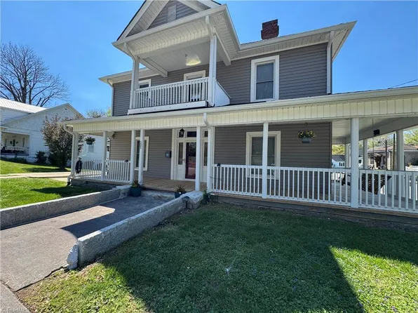 502 Spring St, Mount Airy, NC 27030
