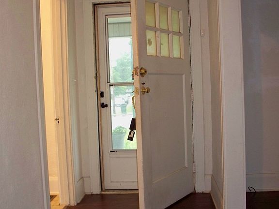 2nd image of 1127 Salem Ave