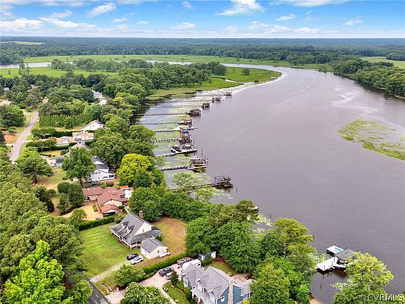 3rd image of 15409 River Bend Trl