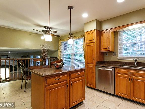 Large breakfast nook overlooking sunken foyer