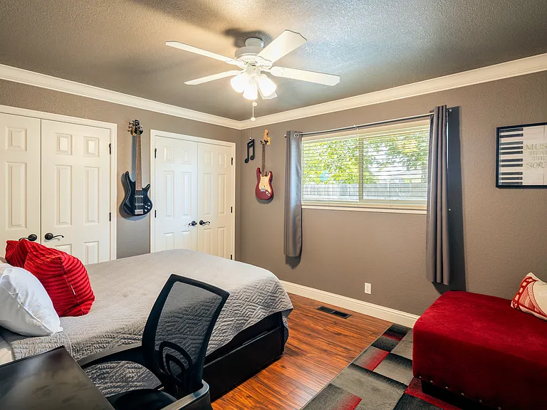 6519 N Mariposa St — Photo 52