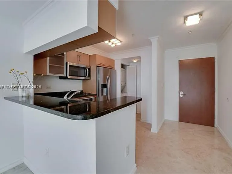 31 SE 5th St #3306 — Photo 9