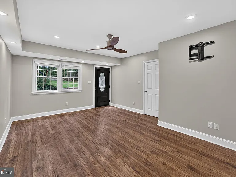 6443 Walters Woods Dr — Photo 58