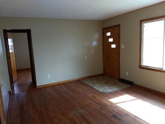 4th image of 1945 N Lincoln Ave