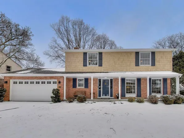 913 N Arrowhead Dr, Palatine, IL 60074