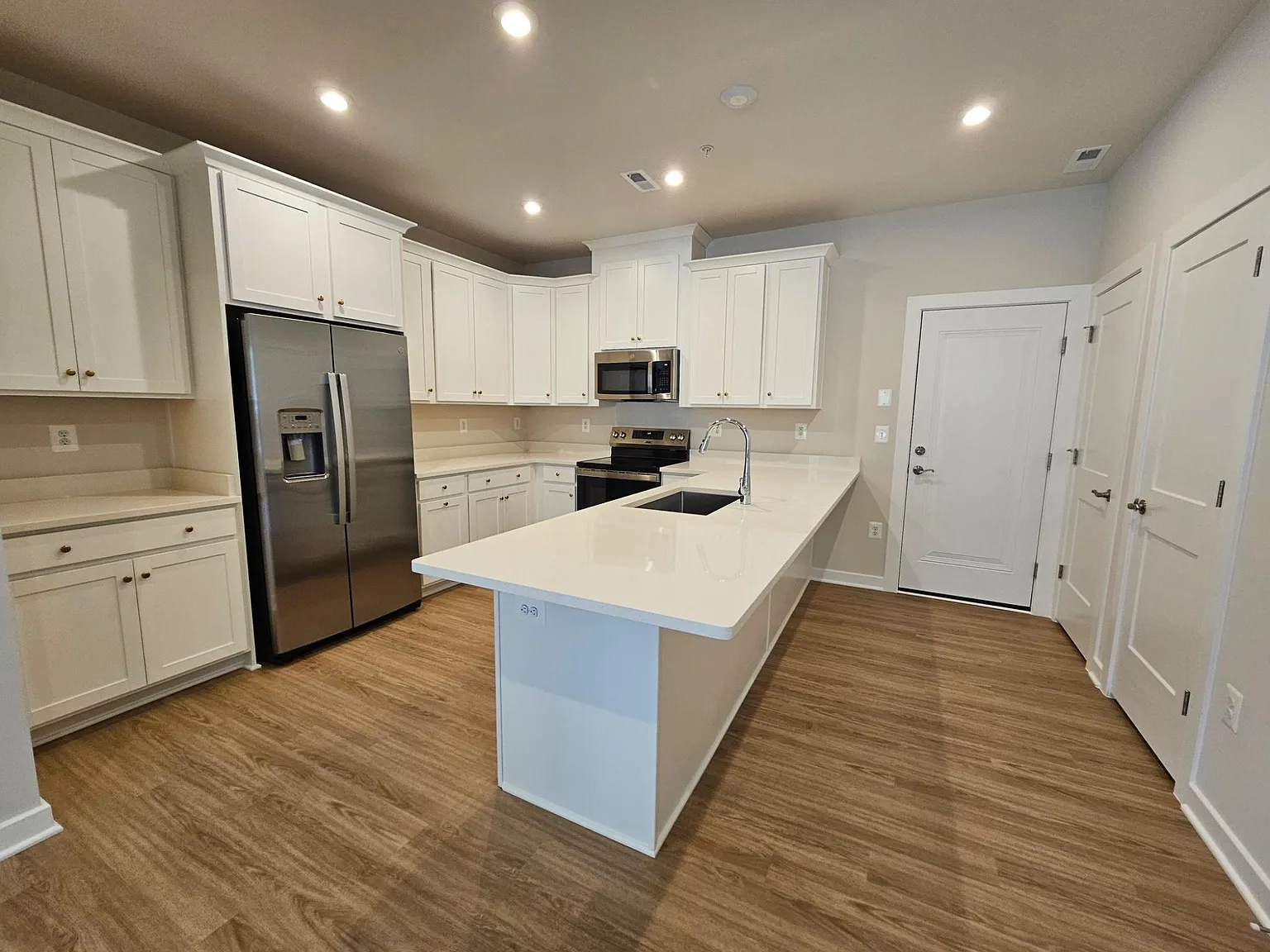 2 bed, 2.5 bath, 1545 sqft, $2,600 — Photo 3