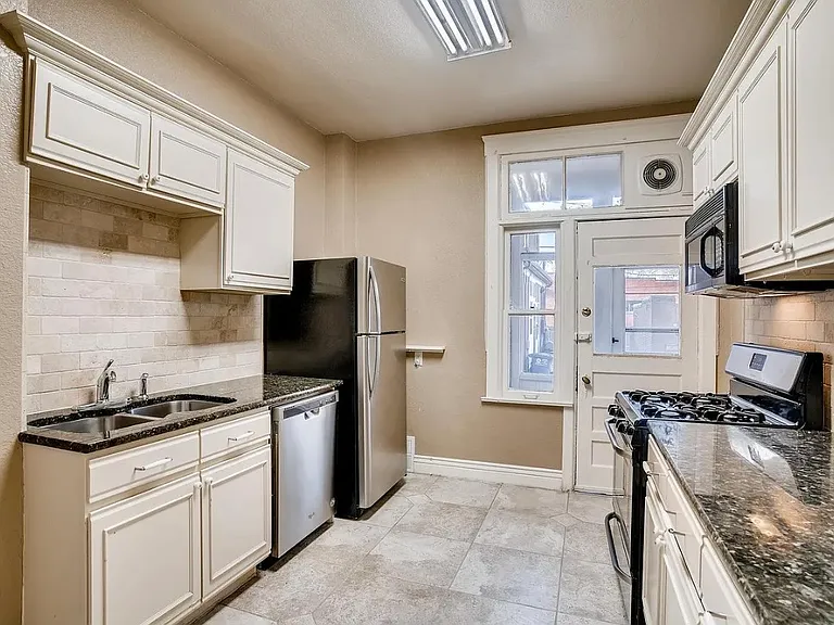 1707 Vine St — Photo 10