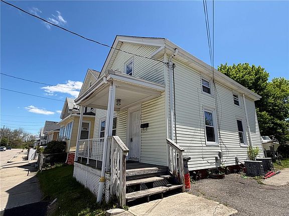 3rd image of 52 Hillwood St