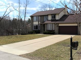1594 Dell Rose Dr, Bloomfield Hills, MI 48302