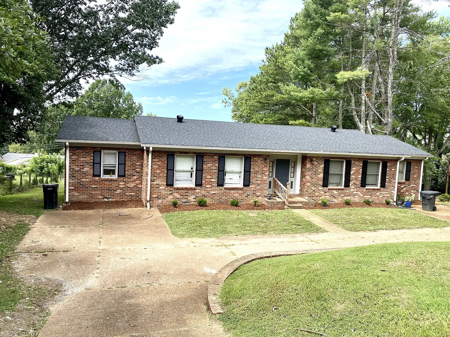 2206 Country Club Ln — Photo 2