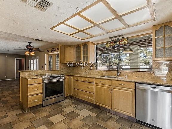 Upgraded kitchen with stainless steel applicances