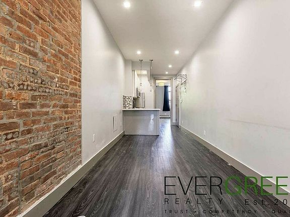 3rd image of 263 Linden St APT 1A