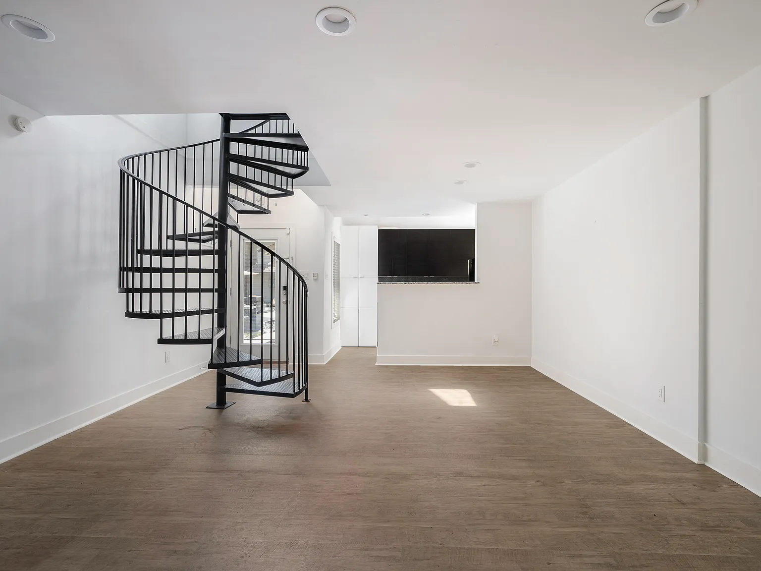 1 bed, 821 sqft, $2,200 — Photo 1