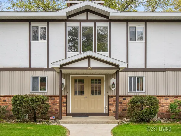 102C Village Place Dr, Roscommon, MI 48653