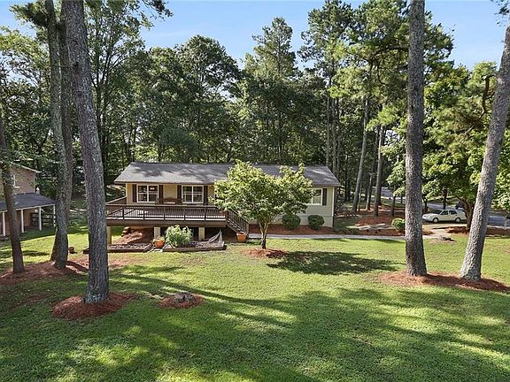 3rd image of 801 Vinson Ct