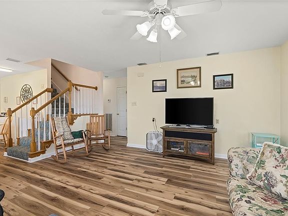 5th image of 917 Delchamps Ave