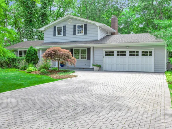 5 Beaver Lane W, Westhampton, NY 11977