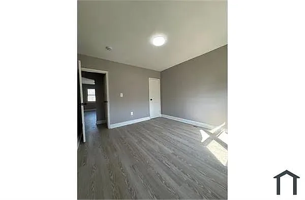 Building Photo - 5322 Nelson Ave #B