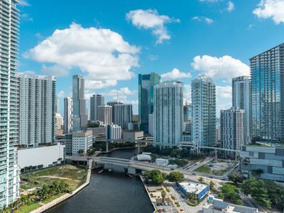 690 SW 1st Ct, Miami, FL, 33130