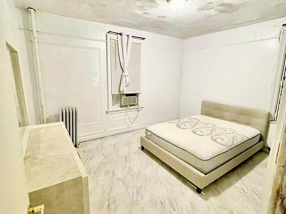2nd image of 589 W 215th St #A